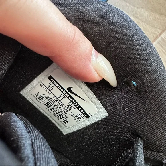 Nike Blue and Black Athletic Shoes - Picture 2 of 12